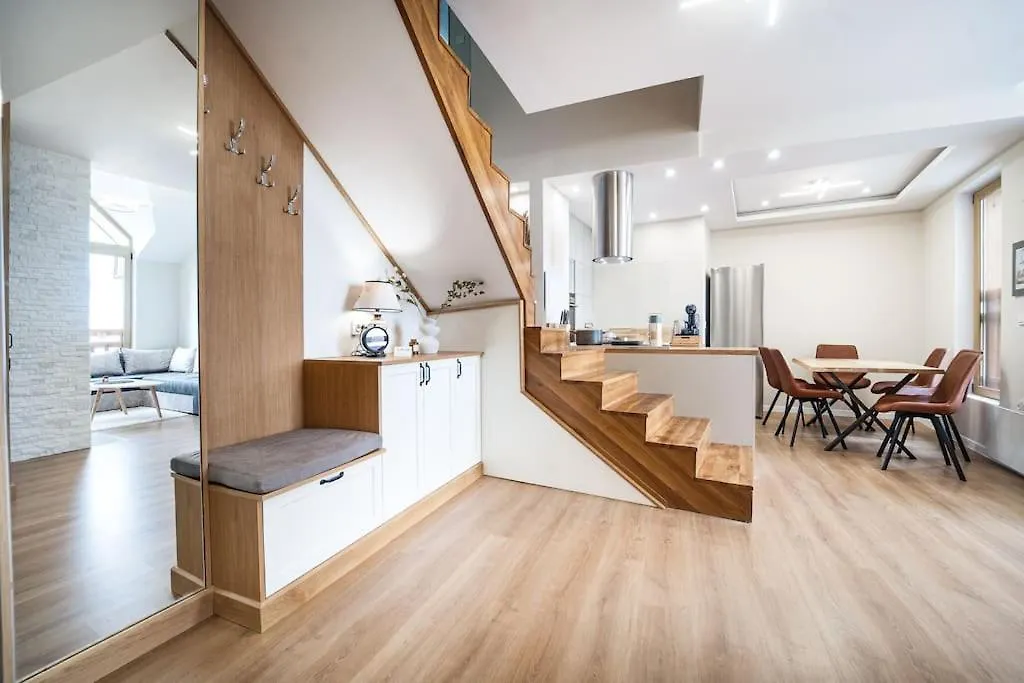 Host2U Penthouse Sauna, Jacuzzi, Fireplace バンスコ