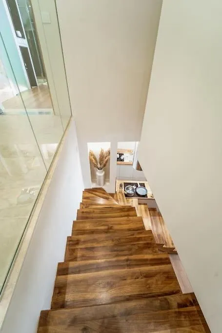 Host2U Penthouse Sauna, Jacuzzi, Fireplace バンスコ