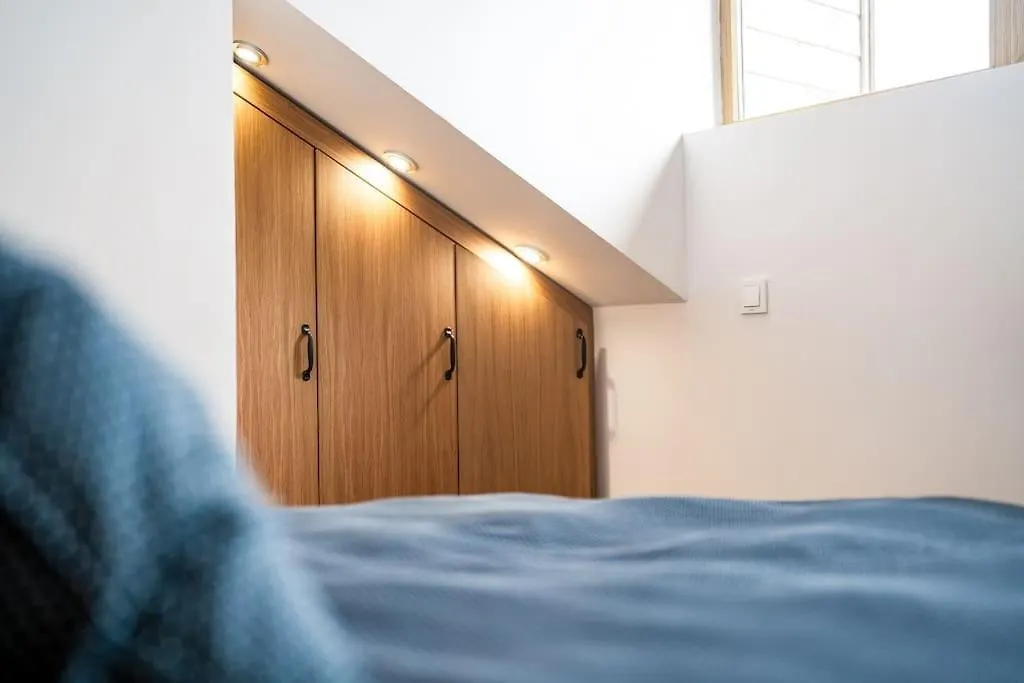 Host2U Penthouse Sauna, Jacuzzi, Fireplace バンスコ
