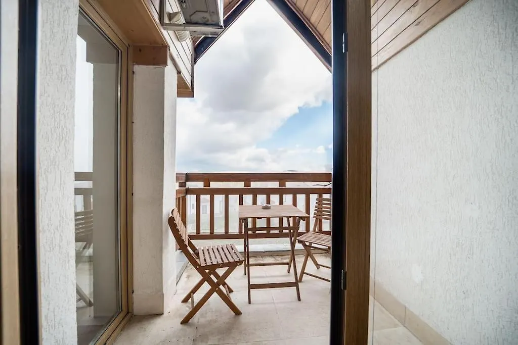 Host2U Penthouse Sauna, Jacuzzi, Fireplace バンスコ