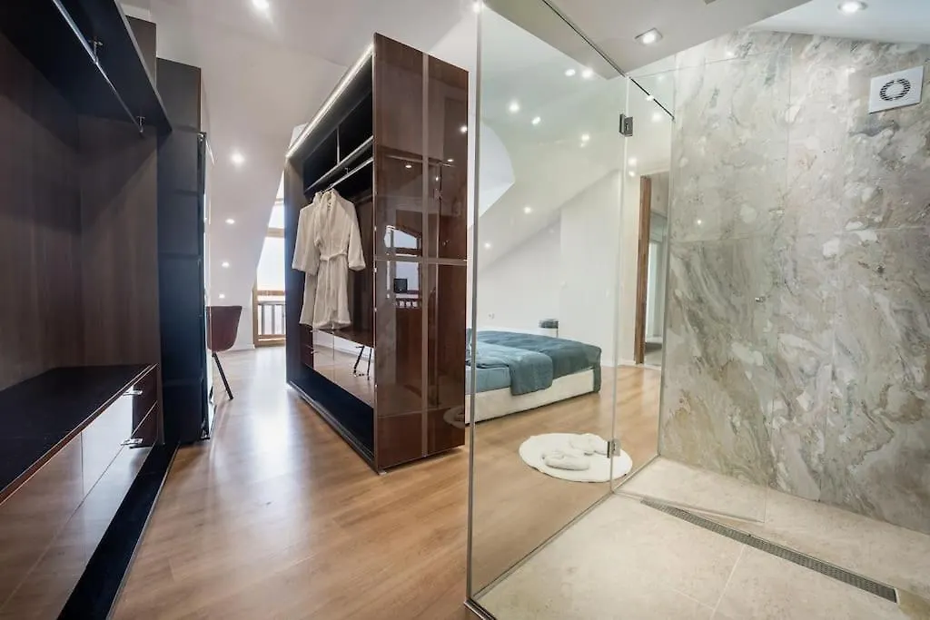 Host2U Penthouse Sauna, Jacuzzi, Fireplace バンスコ