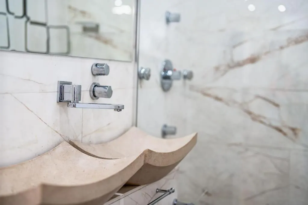 Host2U Penthouse Sauna, Jacuzzi, Fireplace バンスコ アパート