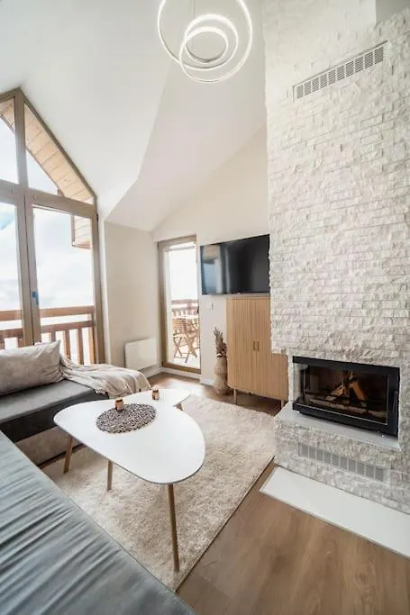 Host2U Penthouse Sauna, Jacuzzi, Fireplace バンスコ アパート