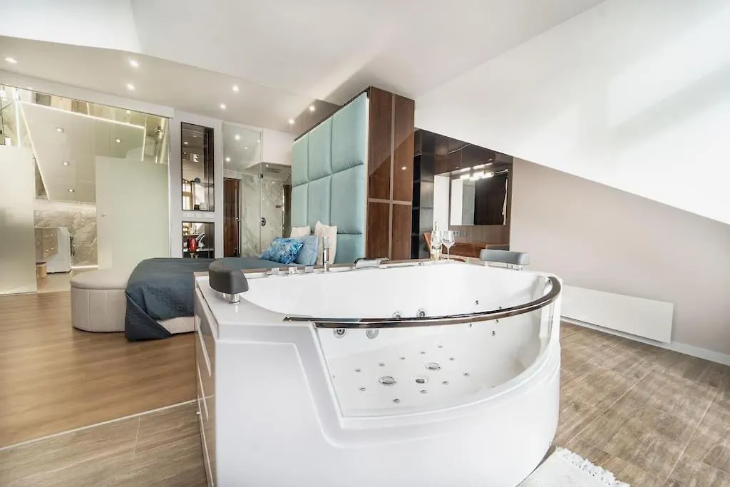 Host2U Penthouse Sauna, Jacuzzi, Fireplace バンスコ