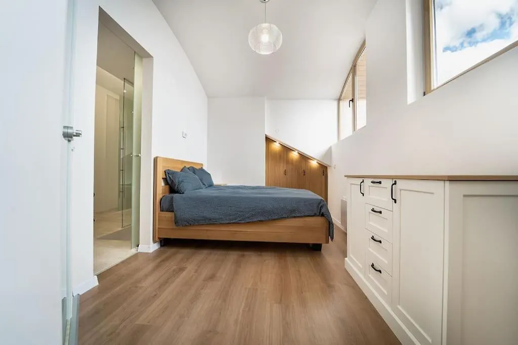 Host2U Penthouse Sauna, Jacuzzi, Fireplace バンスコ 0*,