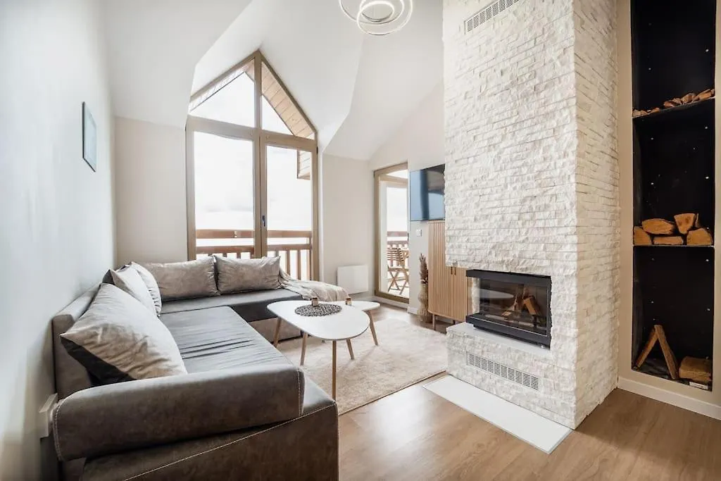 アパート Host2U Penthouse Sauna, Jacuzzi, Fireplace バンスコ
