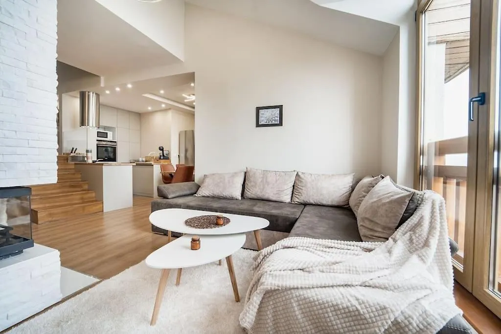 Host2U Penthouse Sauna, Jacuzzi, Fireplace バンスコ アパート